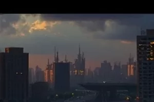 《半城烟雨》封面，雨中的青石板老街与斑驳的木质门牌